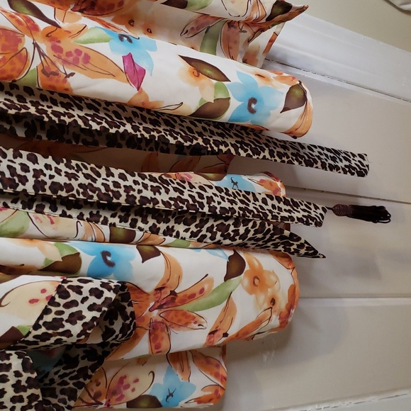 Leppard and Floral Print Robe. Valerie Steven's Intimates M. - Picture 2 of 4